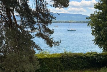 Propriété Rive Droite avec Accès Direct au Lac Léman – Opportunité Rare