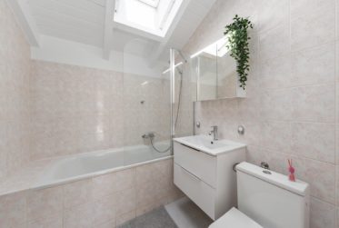 Charmante Villa Mitoyenne avec Jardin & Studio Indépendant