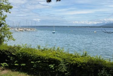 Propriété Rive Droite avec Accès Direct au Lac Léman – Opportunité Rare