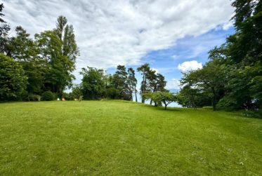 Propriété Rive Droite avec Accès Direct au Lac Léman – Opportunité Rare