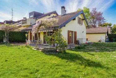 Spacieuse Villa avec Grand Jardin à Genthod
