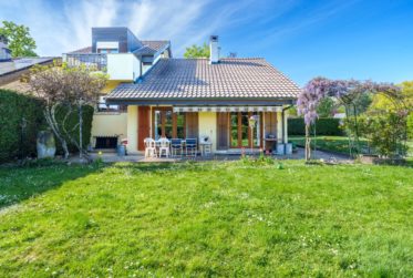 Spacieuse Villa avec Grand Jardin à Genthod