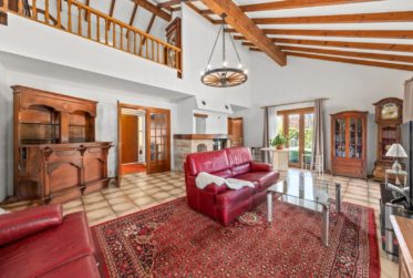 Spacieuse Villa avec Grand Jardin à Genthod